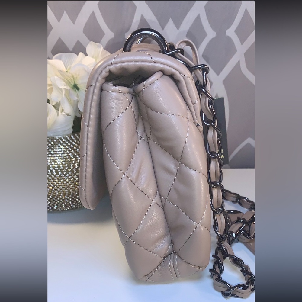 SOLD NWT Badgley Mischka Quilted Messenger Vegan Leather bag  in Taupe - Picture 8 of 14